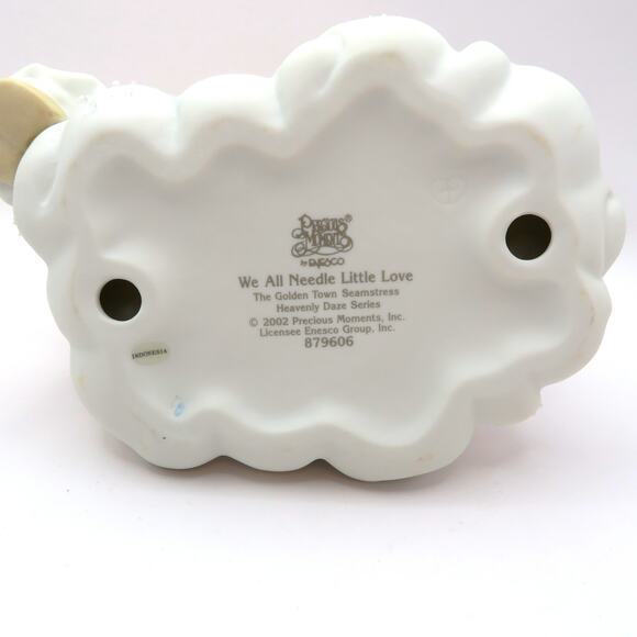 Precious Moments We All Needle Little Love 879606 Golden Town Seamstress 2002 - Picture 10 of 13